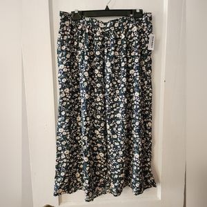 Old Navy Midi Skirt - Large - Navy Blue w Flowers - NWT